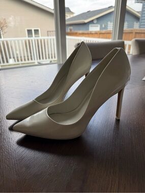 Aldo Size 10 White High Heel Pumps